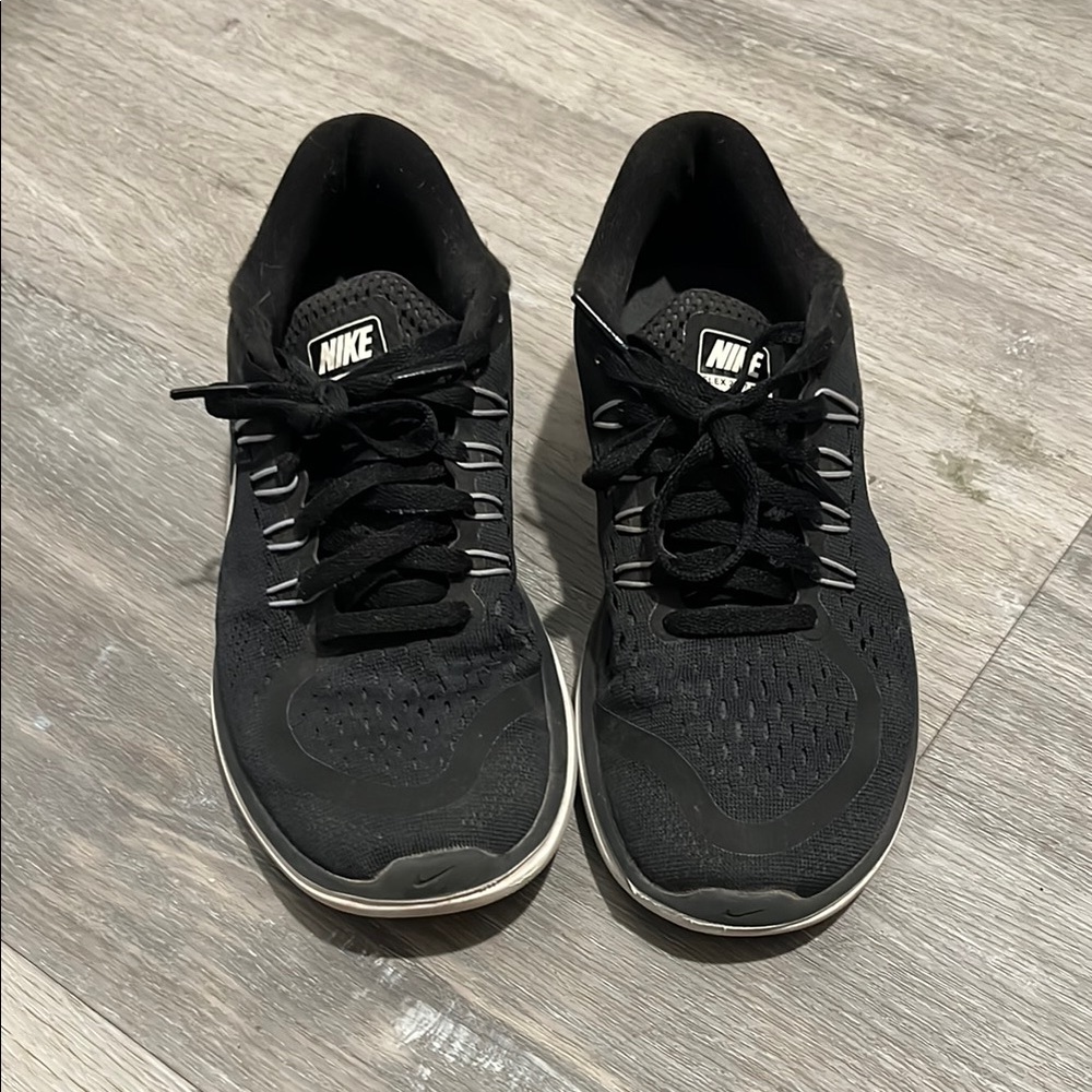 Nike Flex 2017 Run Black Athletic Sneakers